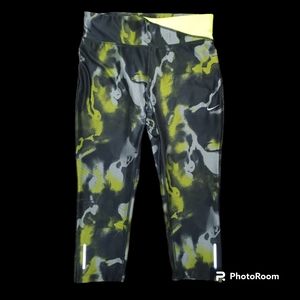 NIKE Dri-Fit Capri Leggings Size XS Black Grey Yellow Camo